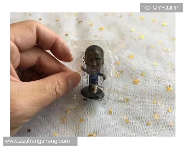 足球明星大人偶图片展示各大球星魅力与风采的创意艺术作品